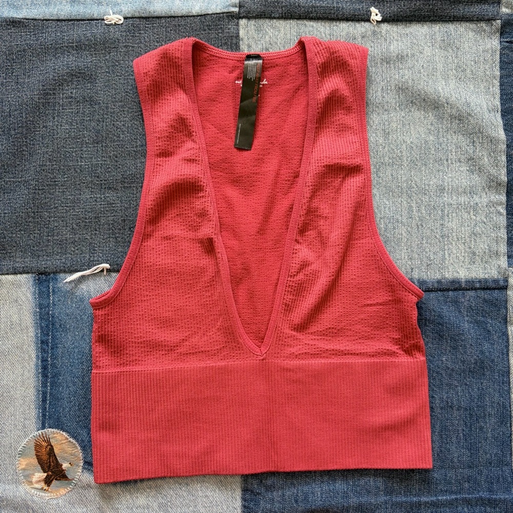 Urban Outfitters Out From Under Hailey Seamless Plunge Cropped Tank Top pink S